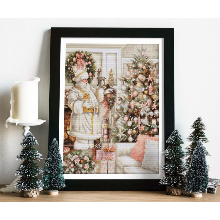 LUCA-S WHITE SANTA WITH CHRISTMAS TREE