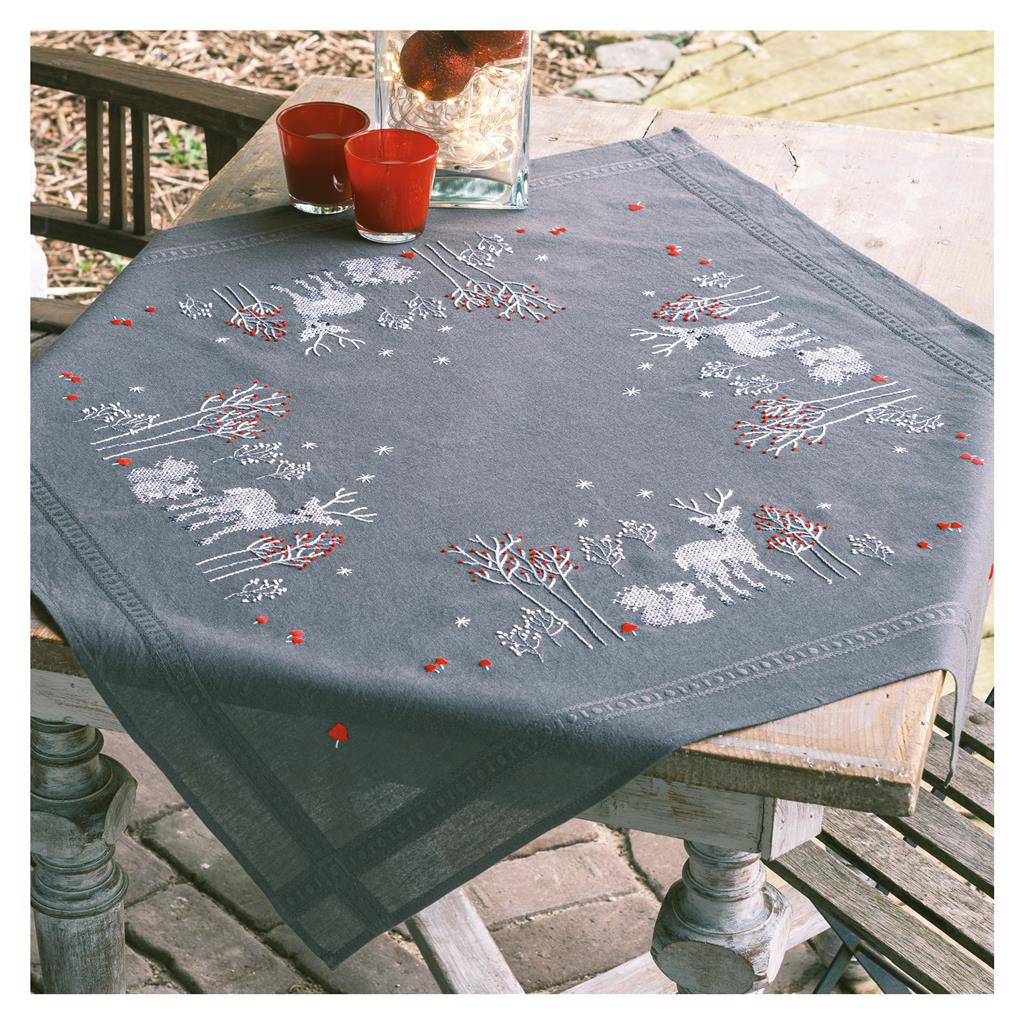 VERVACO Tablecloth kit Forest animals in winter PN-0202652