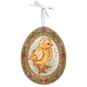 M.P.STUDIA Cross-stich on wooden base Miniature. Chicken on a walk 