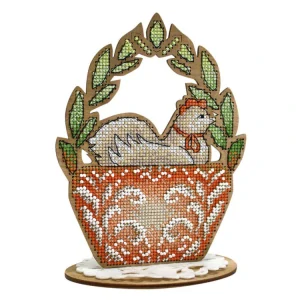 M.P.STUDIA Cross-stich on wooden base. Mother hen O-085