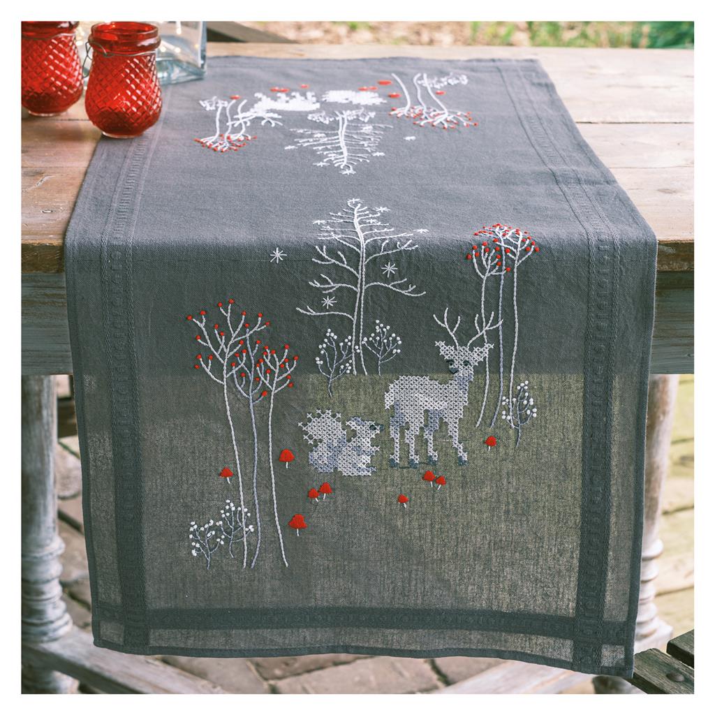 VERVACO Table runner kit Forest animals in winter PN-0201768