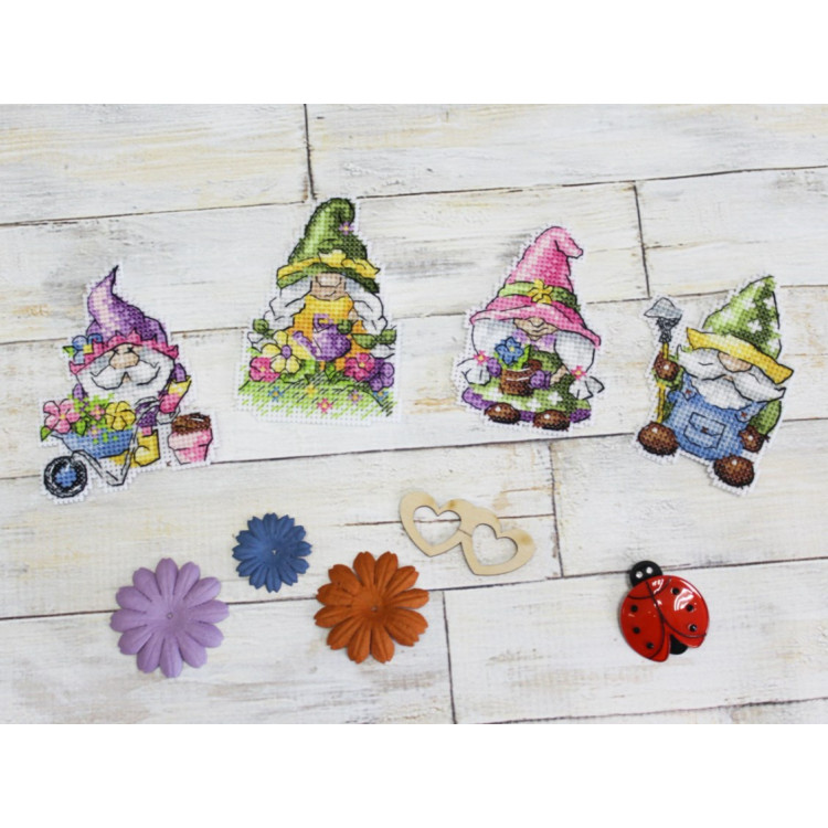 M.P.STUDIA GARDEN GNOMES. MAGNETS R-717