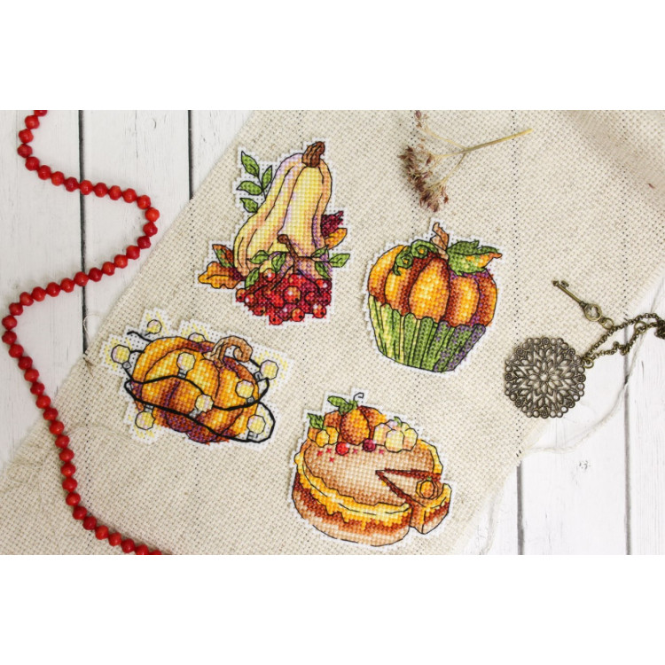 M.P.STUDIA PUMPKIN PLATTER. MAGNETS