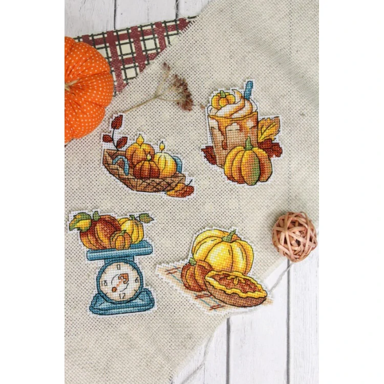 M.P.STUDIA PUMPKIN PLATTER. MAGNETS