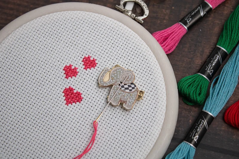 LUCA-S MAGNETIC NEEDLE MINDER-NM10-ELEPHANT