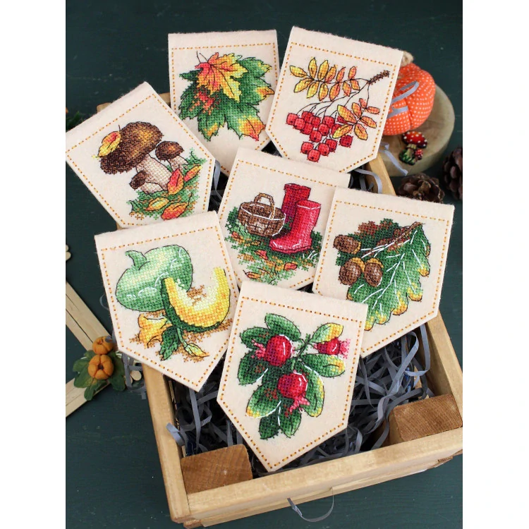M.P.STUDIA Autumn garland beige (7 flags) T-1096