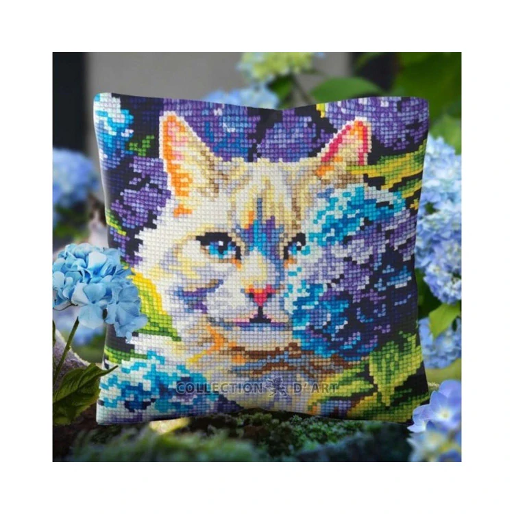 COLLECTION D'ART Cushion kit Cat in hydrangeas 5501