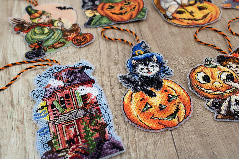 LETISTITCH Halloween Toys Kit of 8