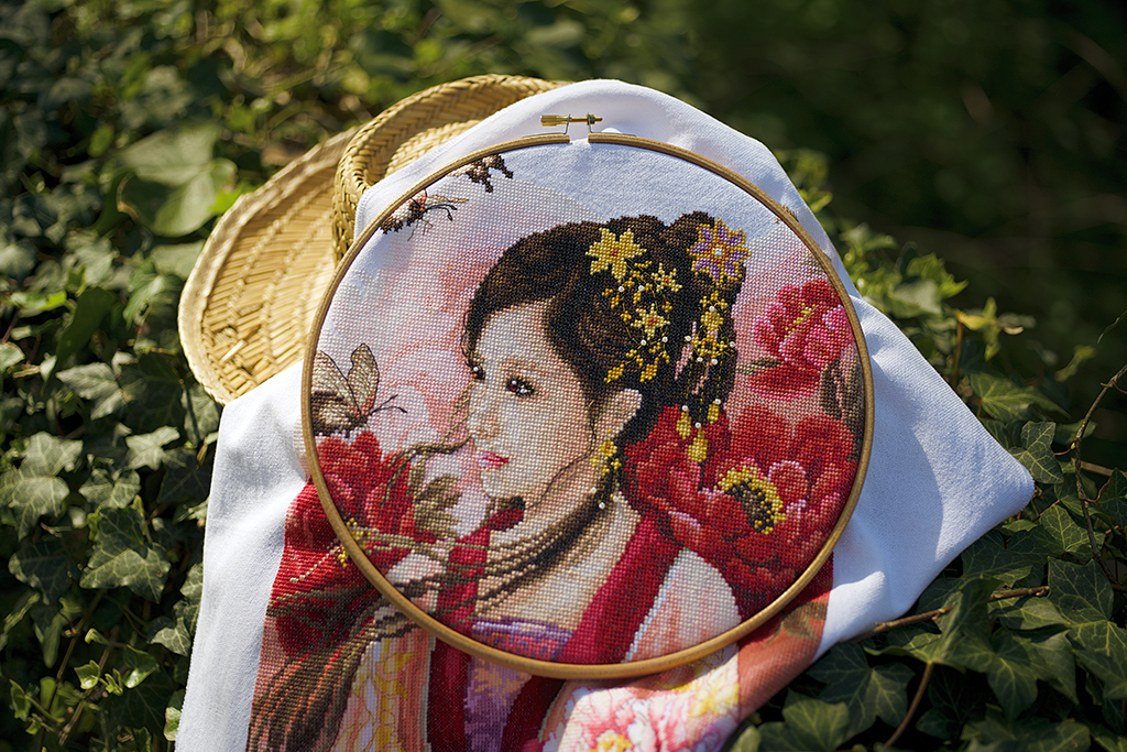 LANARTE ASIAN LADY IN PINK