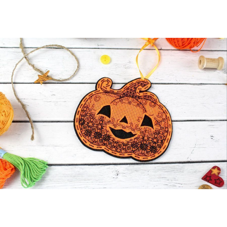 M.P.STUDIA CROSS STITCH KIT ON THE FELT-PUMPKIN WITH PATTERNS