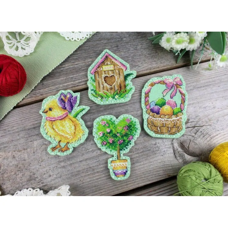 M.P.STUDIA CROSS STITCH KIT ON THE FELT-SPRING MOOD. BADGES. MAGNETS