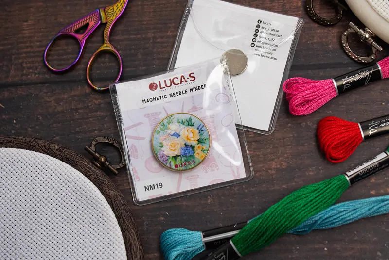 LUCA-S MAGNETIC NEEDLE MINDER NM19-FLORAL BOUQUET
