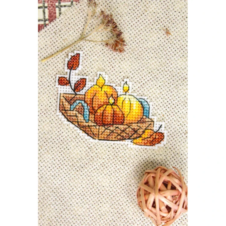 M.P.STUDIA PUMPKIN PLATTER. MAGNETS