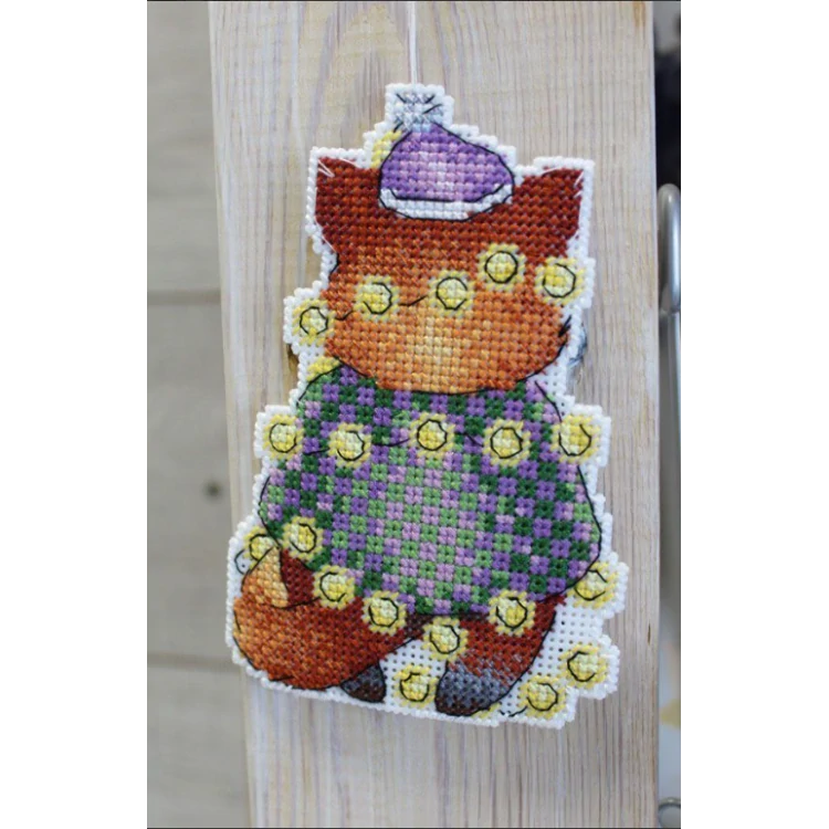 M.P.STUDIA Kit on the plastic canvas Christmas fox