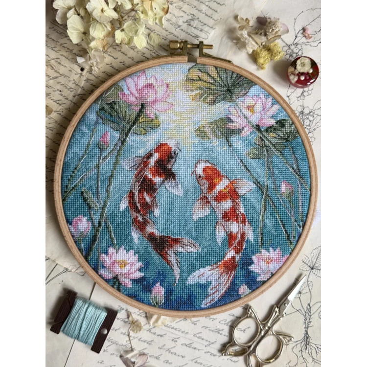 ANDRIANA Carps and lotuses K-73