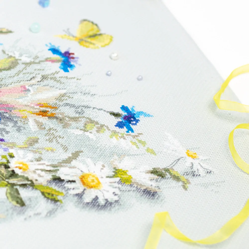 MAGIC NEEDLE 510-227 "Lilies and Cornflowers"