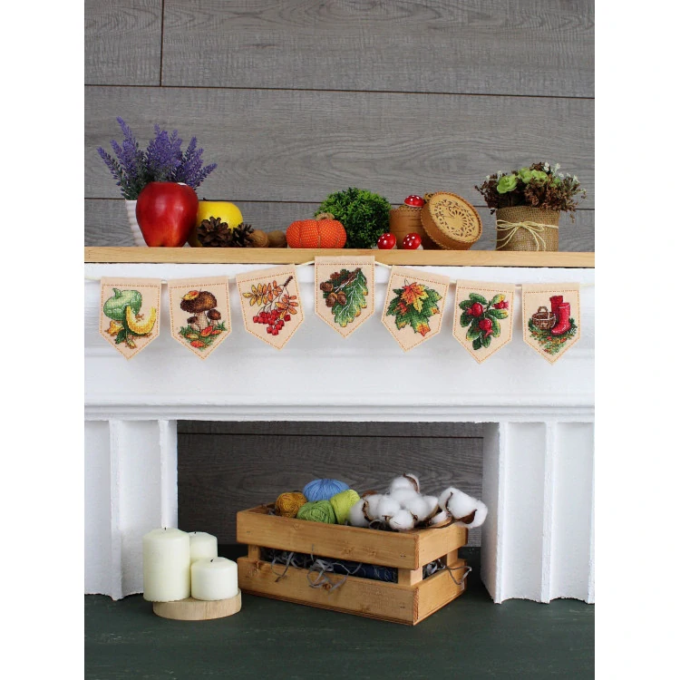 M.P.STUDIA Autumn garland beige (7 flags) T-1096