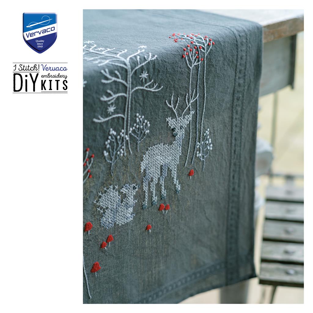 VERVACO Table runner kit Forest animals in winter PN-0201768