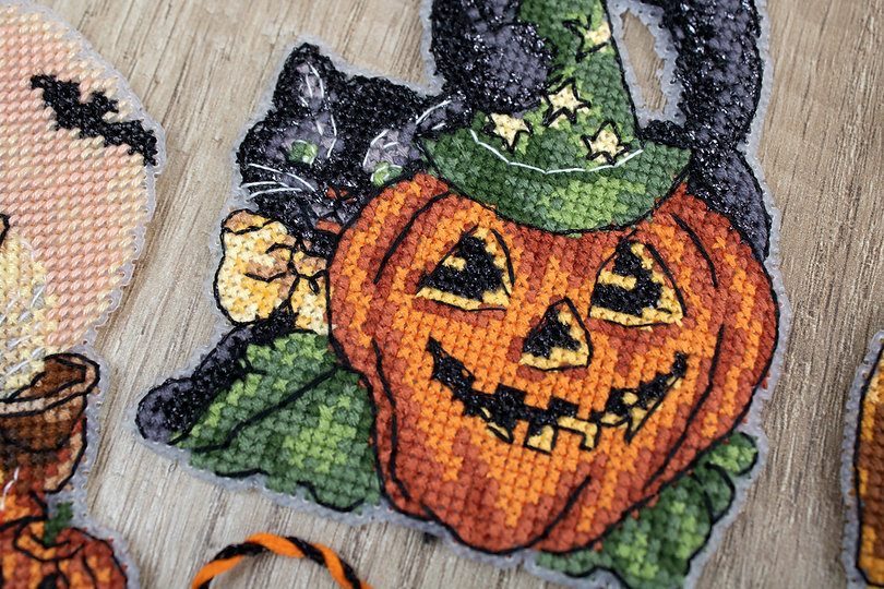 LETISTITCH Halloween Toys Kit of 8