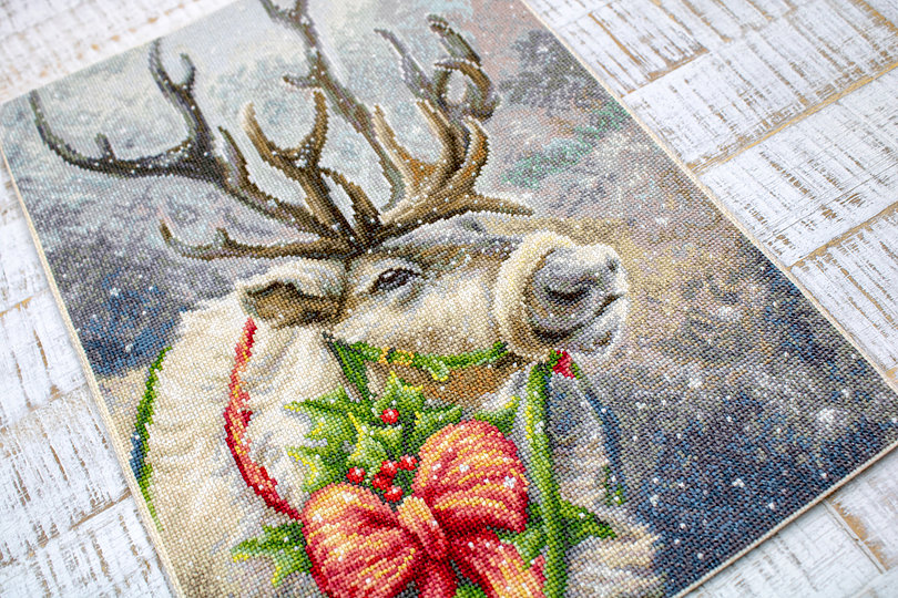 LUCA-S Christmas Deer