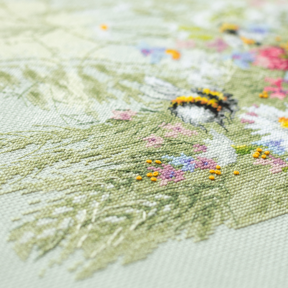 MAGIC NEEDLE 510-225 "Daisies and Clover"