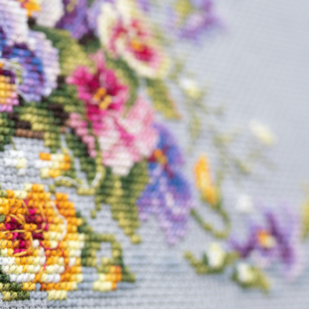 MAGIC NEEDLE 219-377 "Pansy Bouquet"