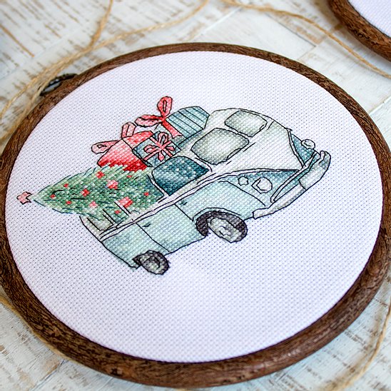 LETISTITCH Christmas Retro Cars -Kit of 5